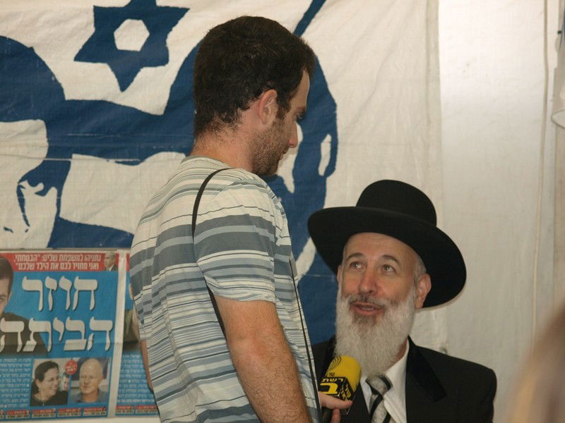 לפני פירוק מאהל שליט: הרב יונה מצגר התארח