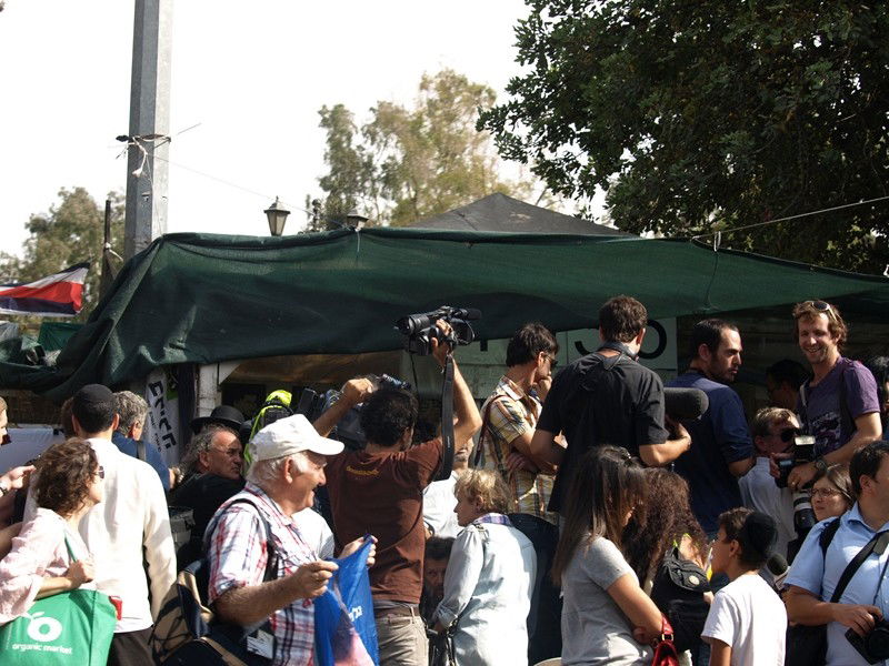 לפני פירוק מאהל שליט: הרב יונה מצגר התארח