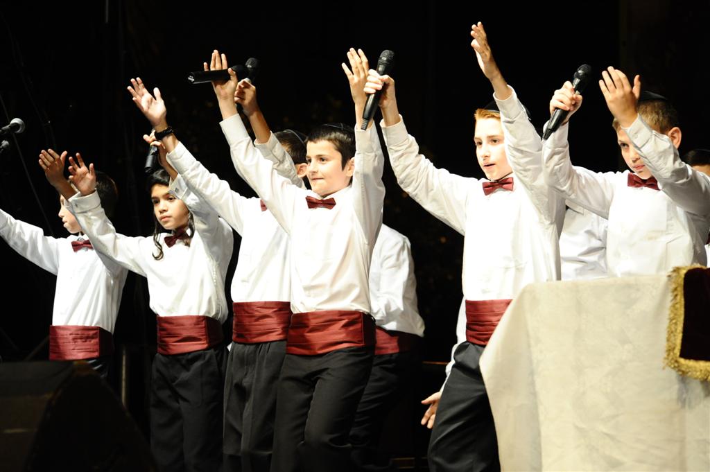 30 אלף איש רקדו עם מישקולץ ● מרהיב