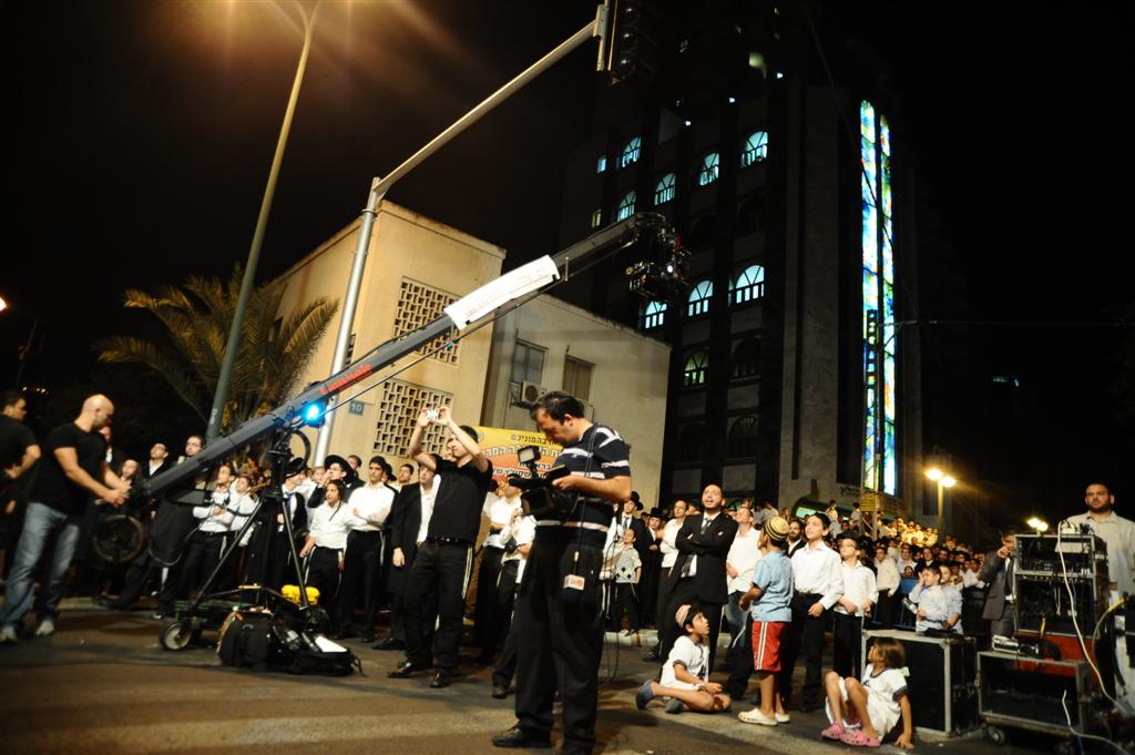 30 אלף איש רקדו עם מישקולץ ● מרהיב