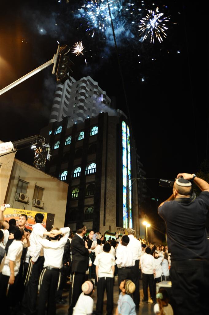 30 אלף איש רקדו עם מישקולץ ● מרהיב