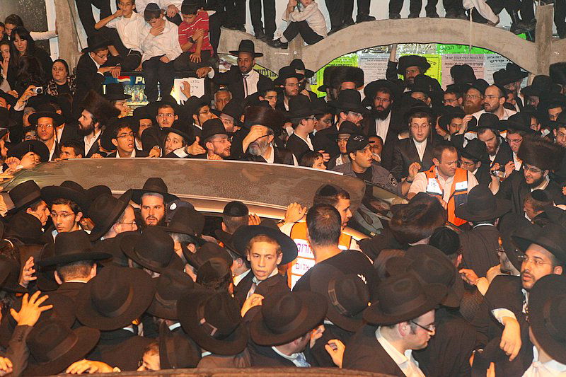 נפרדים מאמא: רבבות ליוו את הרבנית בת-שבע קנייבסקי ע"ה