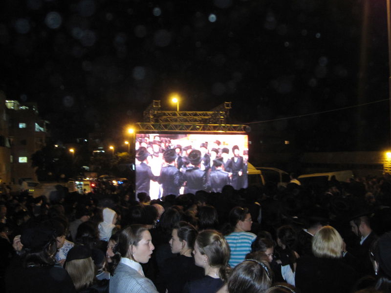 הפיתרון להפרדה: מסך דיגיטלי דו-צדדי