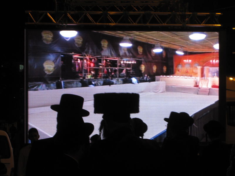 הפיתרון להפרדה: מסך דיגיטלי דו-צדדי