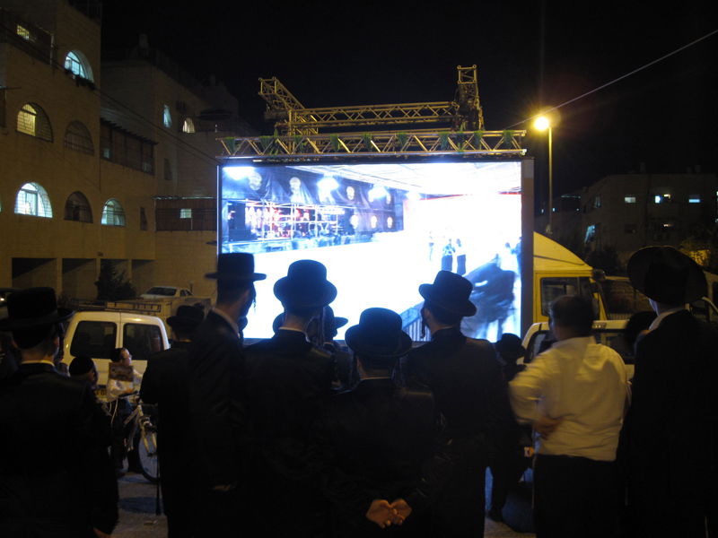 הפיתרון להפרדה: מסך דיגיטלי דו-צדדי