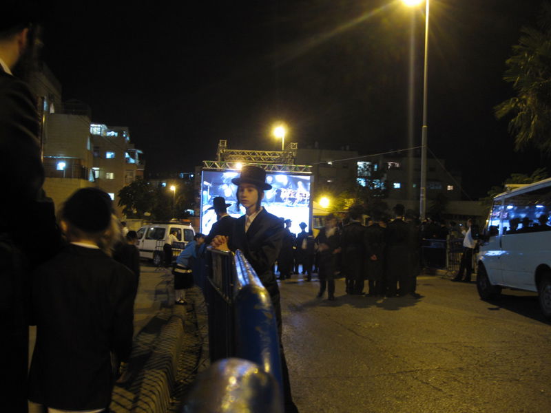 הפיתרון להפרדה: מסך דיגיטלי דו-צדדי