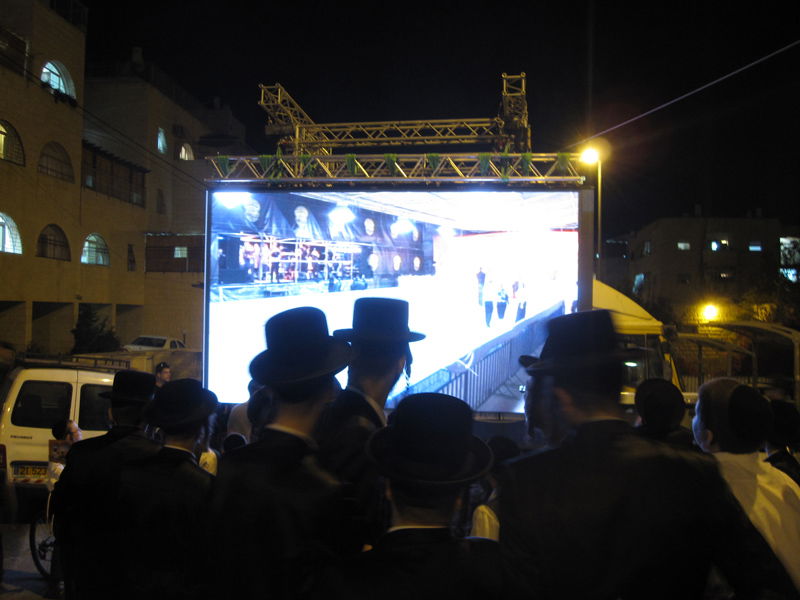 הפיתרון להפרדה: מסך דיגיטלי דו-צדדי