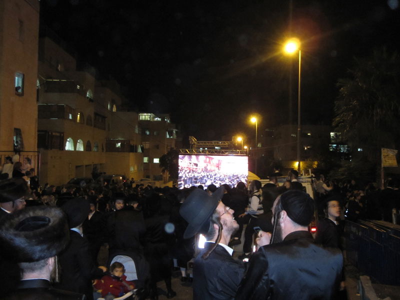 הפיתרון להפרדה: מסך דיגיטלי דו-צדדי