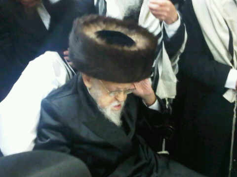 למרות מצבו הבריאותי ובצל האסון: הגרי"ש שימש כסנדק