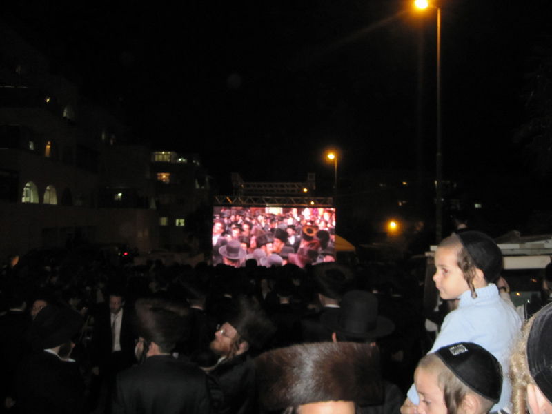 הפיתרון להפרדה: מסך דיגיטלי דו-צדדי