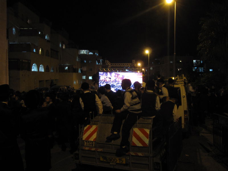 הפיתרון להפרדה: מסך דיגיטלי דו-צדדי