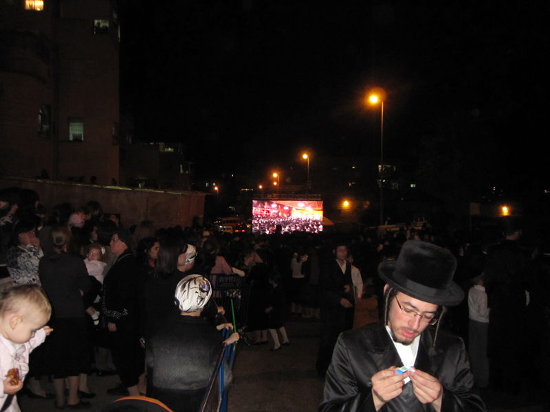 הפיתרון להפרדה: מסך דיגיטלי דו-צדדי