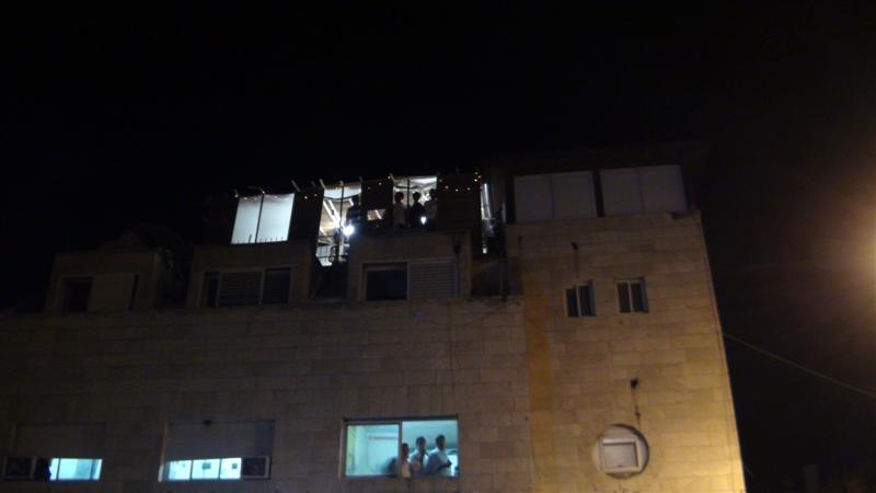 קבלת הפנים במאה שערים: פצצות סירחון