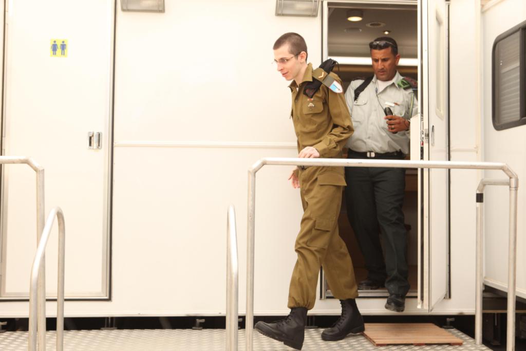 נתניהו פגש את שליט: "שלום גלעד, ברוך שובך למדינת ישראל"