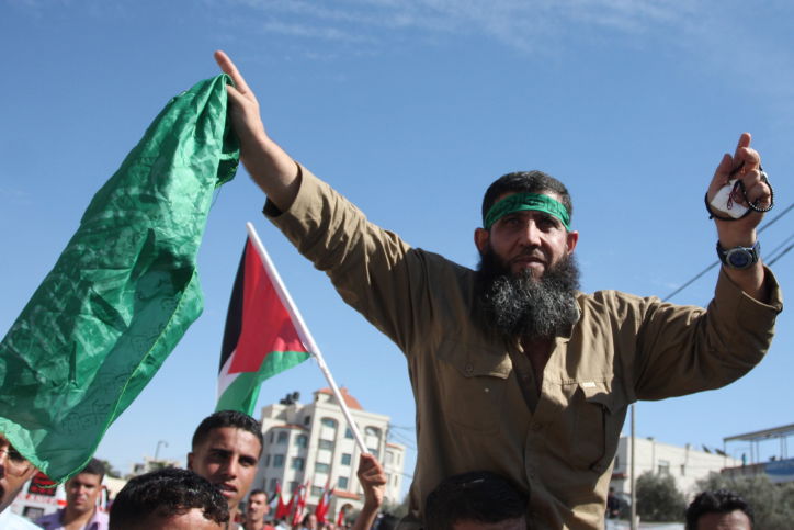 תיעוד: מאות המחבלים חוגגים בעזה