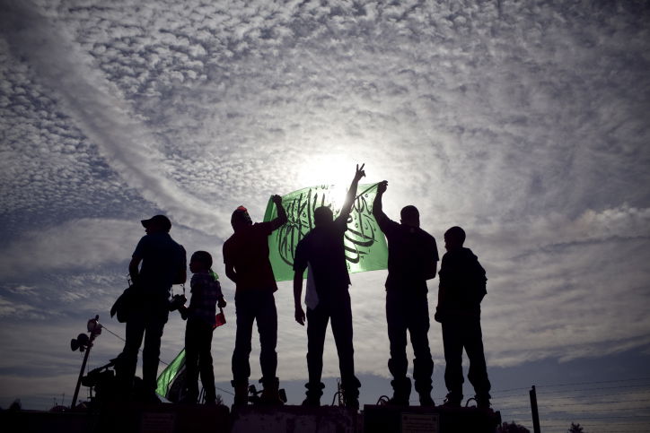 תיעוד: מאות המחבלים חוגגים בעזה