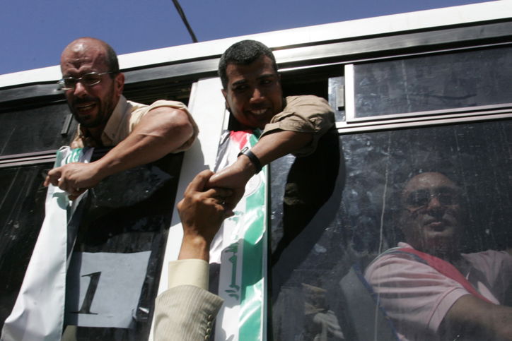 תיעוד: מאות המחבלים חוגגים בעזה