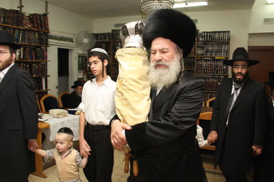 תיעוד ●  הקפות שניות בחצרות החסידים