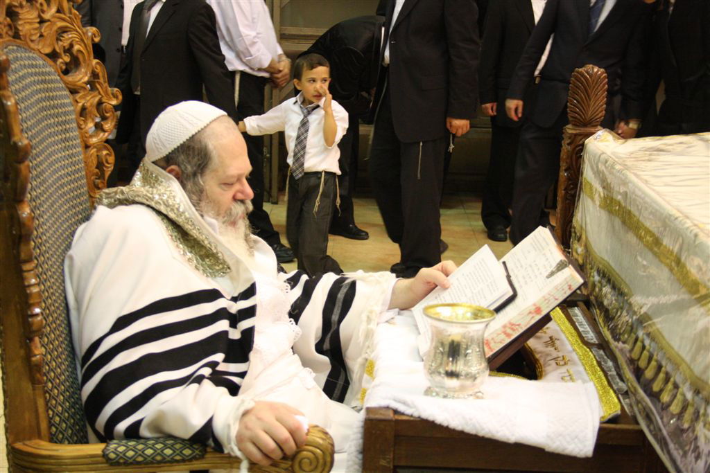 תיעוד ●  הקפות שניות בחצרות החסידים