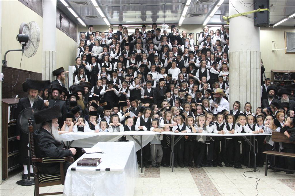 תיעוד ●  הקפות שניות בחצרות החסידים