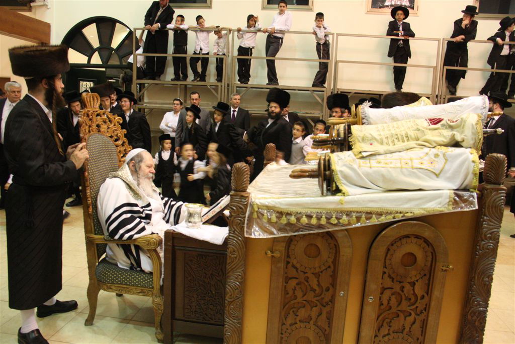 תיעוד ●  הקפות שניות בחצרות החסידים