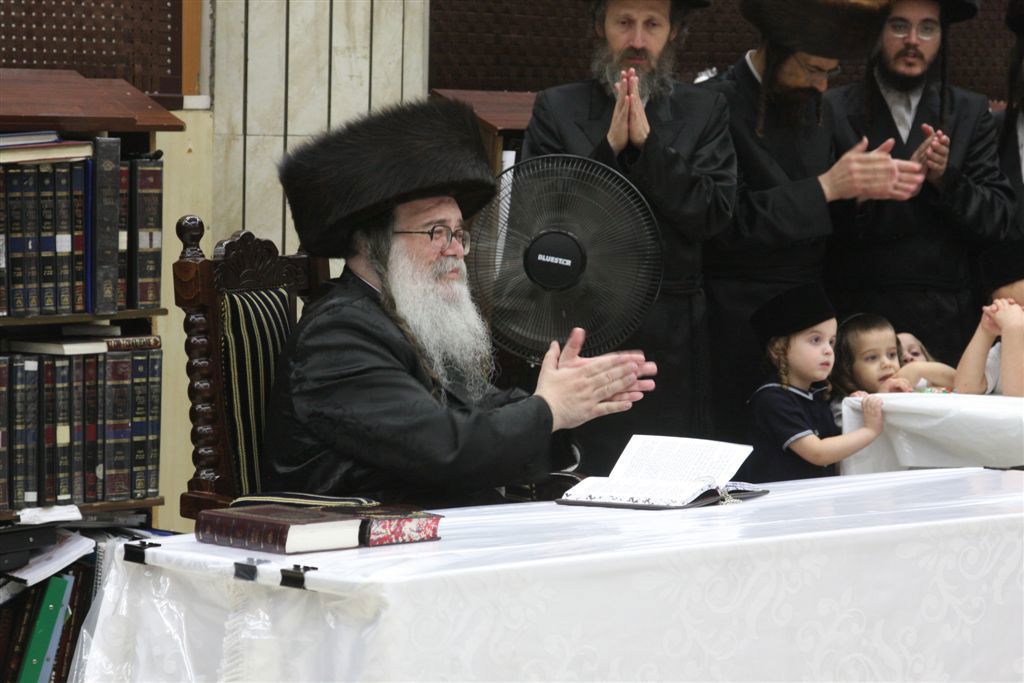 תיעוד ●  הקפות שניות בחצרות החסידים