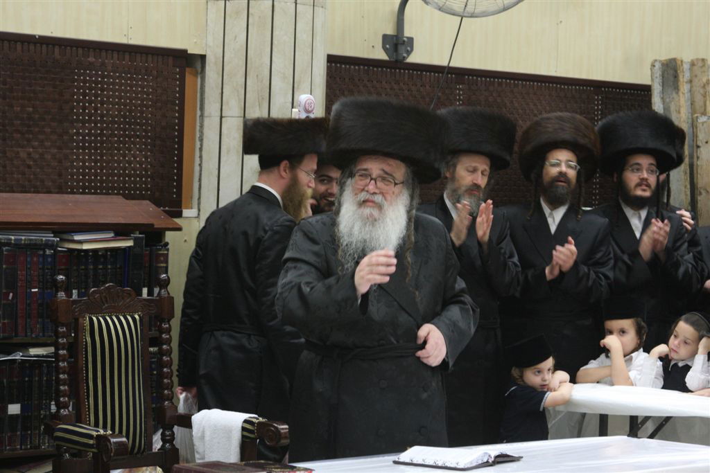 תיעוד ●  הקפות שניות בחצרות החסידים