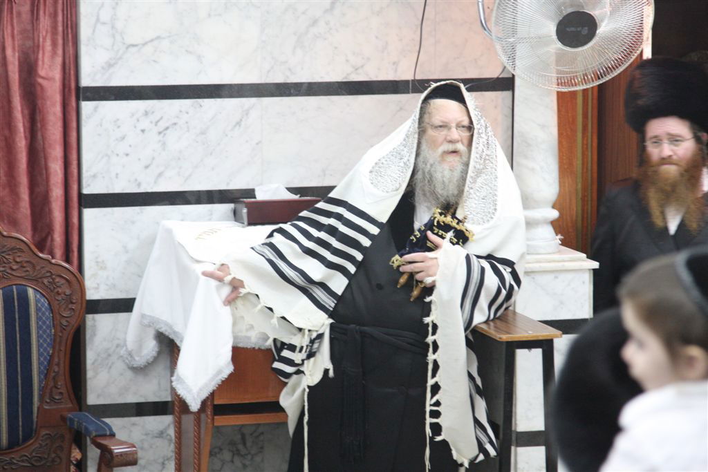 תיעוד ●  הקפות שניות בחצרות החסידים