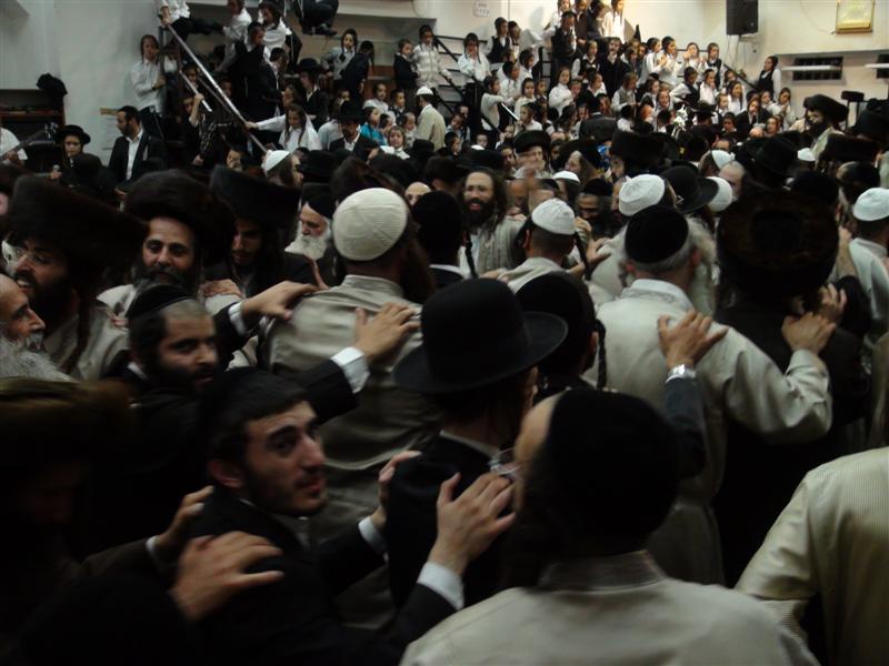 לא מפסיקים לרקוד: השמחה ב'שובו בנים'