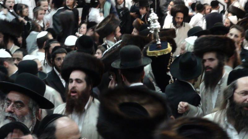 לא מפסיקים לרקוד: השמחה ב'שובו בנים'