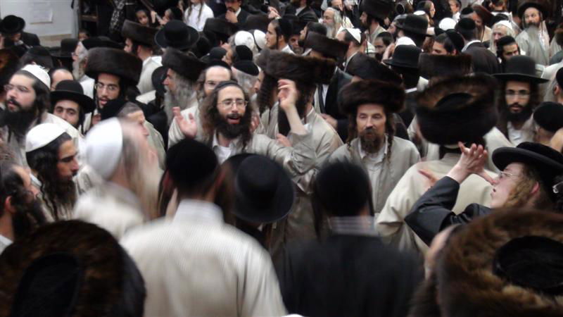 לא מפסיקים לרקוד: השמחה ב'שובו בנים'