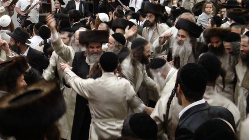 לא מפסיקים לרקוד: השמחה ב'שובו בנים'