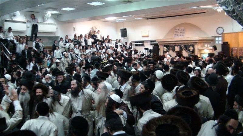 לא מפסיקים לרקוד: השמחה ב'שובו בנים'