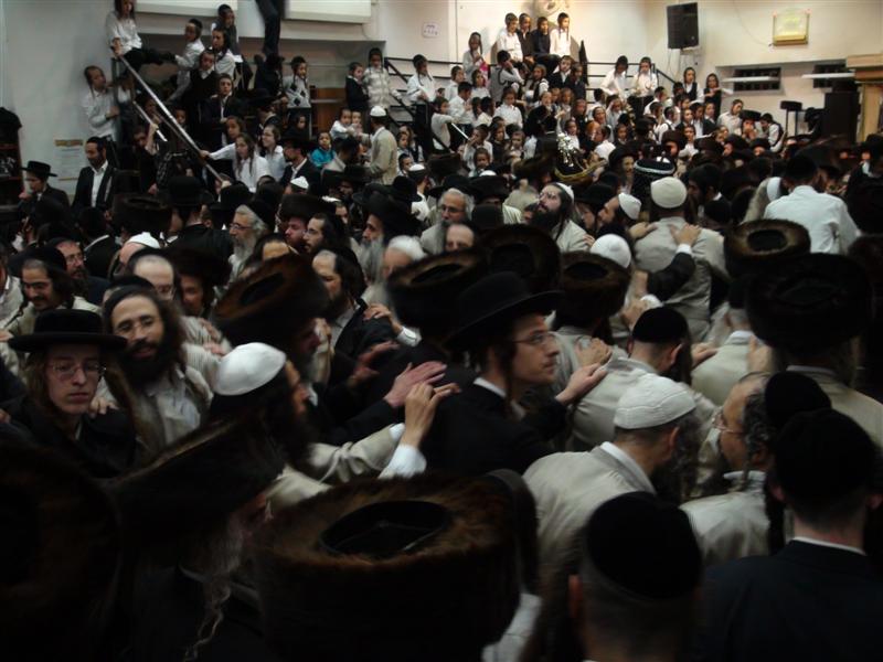 לא מפסיקים לרקוד: השמחה ב'שובו בנים'