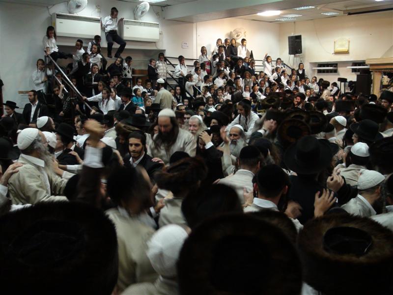 לא מפסיקים לרקוד: השמחה ב'שובו בנים'