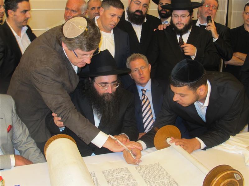 בסעודת ההודיה של בנימין בן אליעזר: אדמו"ר ושרי ממשלה