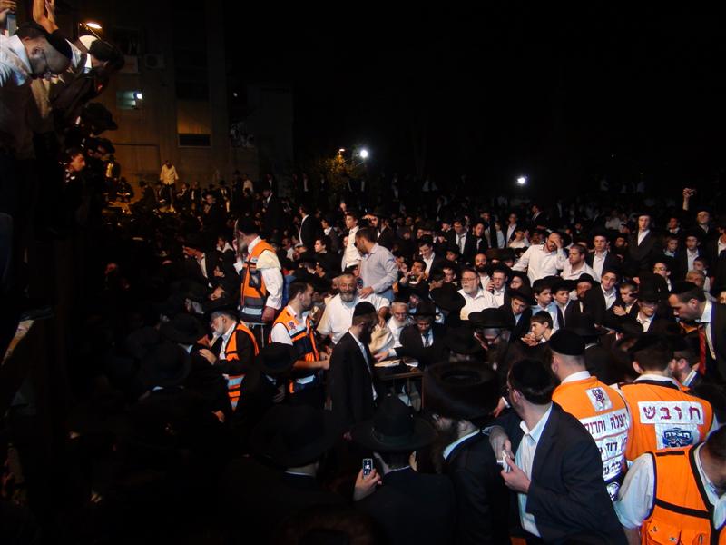 שבוע לפטירת הרבנית ע"ה: וידאו מלא מההלוויה ההמונית