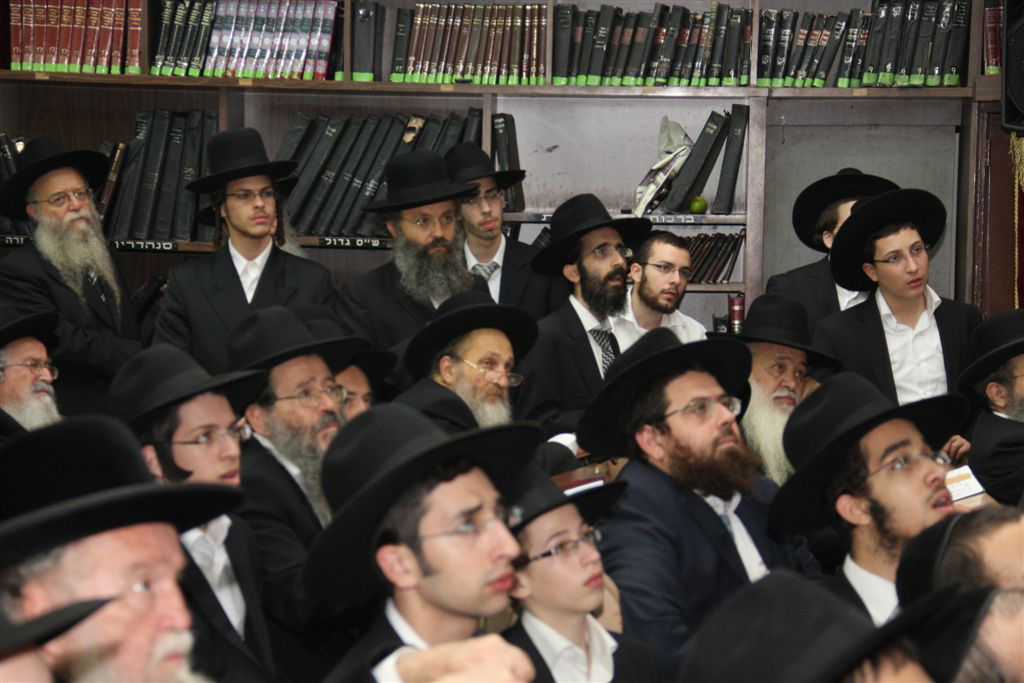 תיעוד: גדולי הדור מספידים את הרבנית קנייבסקי ע"ה