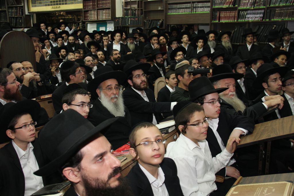 תיעוד: גדולי הדור מספידים את הרבנית קנייבסקי ע"ה