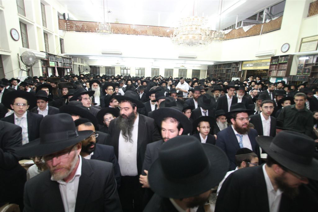 תיעוד: גדולי הדור מספידים את הרבנית קנייבסקי ע"ה