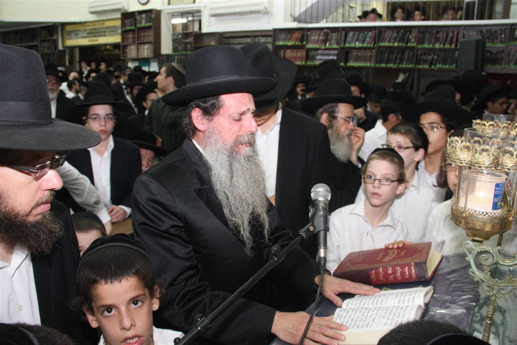 תיעוד: גדולי הדור מספידים את הרבנית קנייבסקי ע"ה