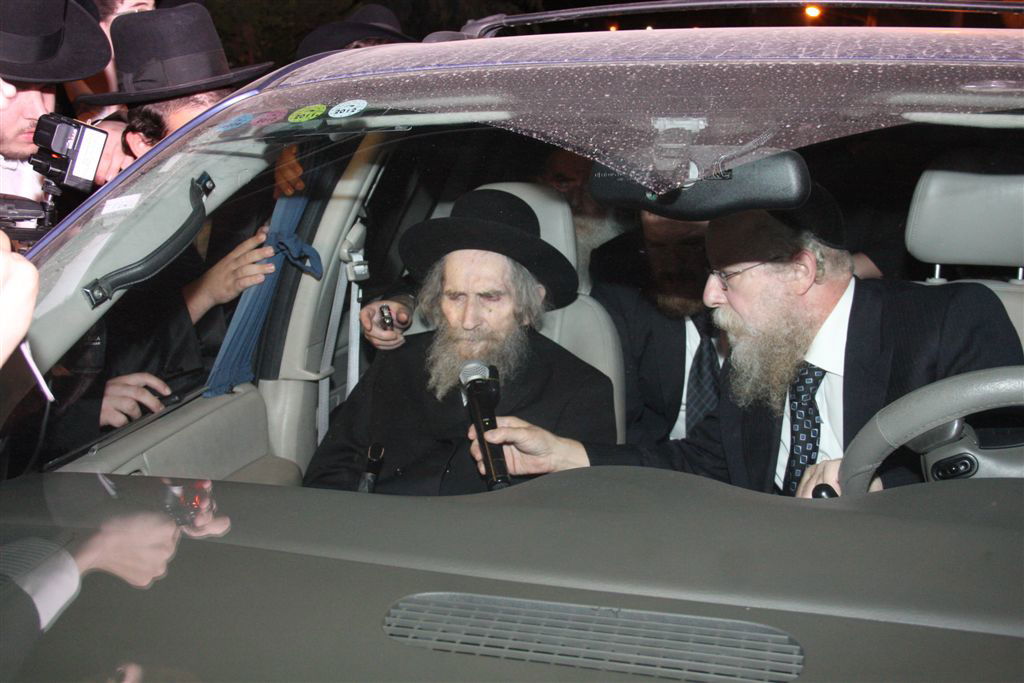 תיעוד: גדולי הדור מספידים את הרבנית קנייבסקי ע"ה