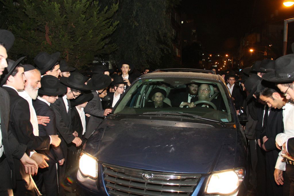 תיעוד: גדולי הדור מספידים את הרבנית קנייבסקי ע"ה