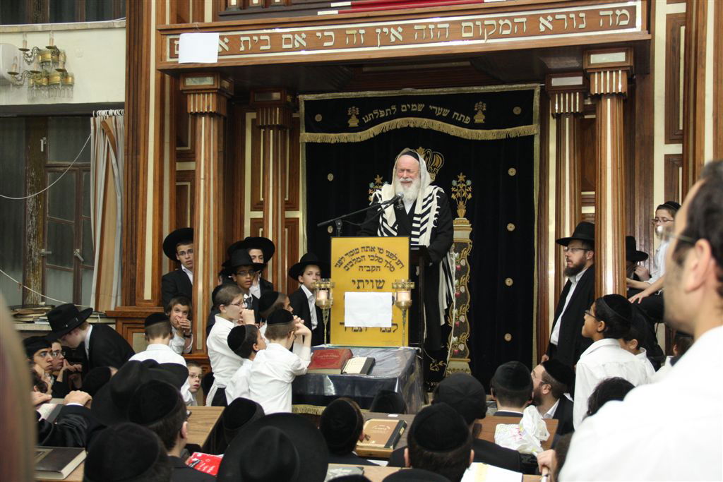 תיעוד: גדולי הדור מספידים את הרבנית קנייבסקי ע"ה