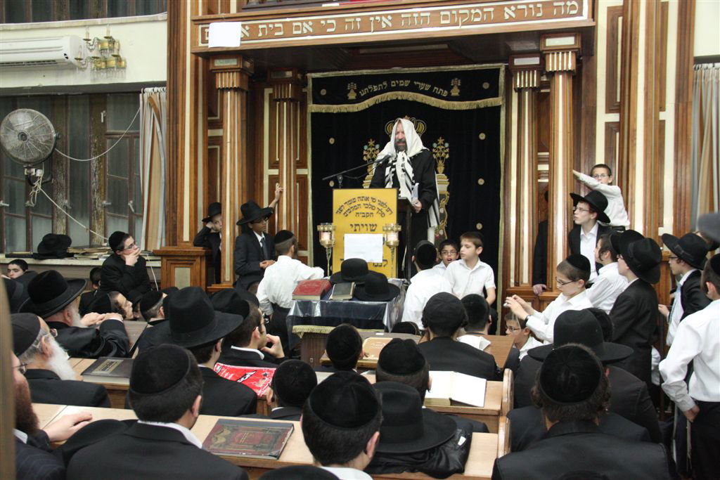 תיעוד: גדולי הדור מספידים את הרבנית קנייבסקי ע"ה