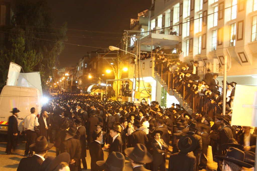 תיעוד: גדולי הדור מספידים את הרבנית קנייבסקי ע"ה