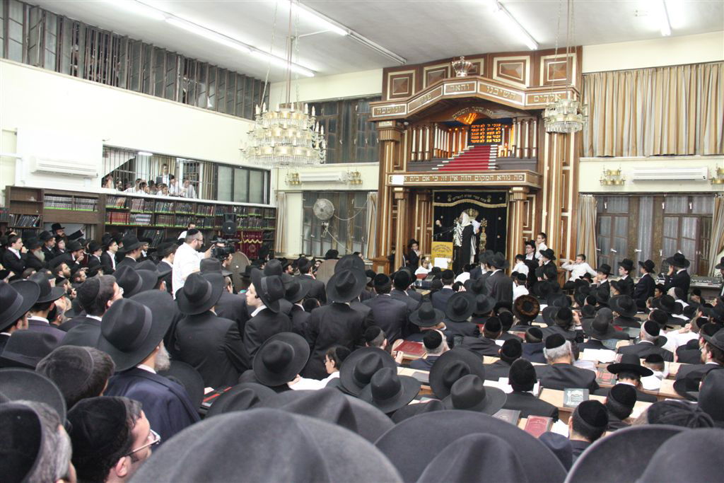 תיעוד: גדולי הדור מספידים את הרבנית קנייבסקי ע"ה