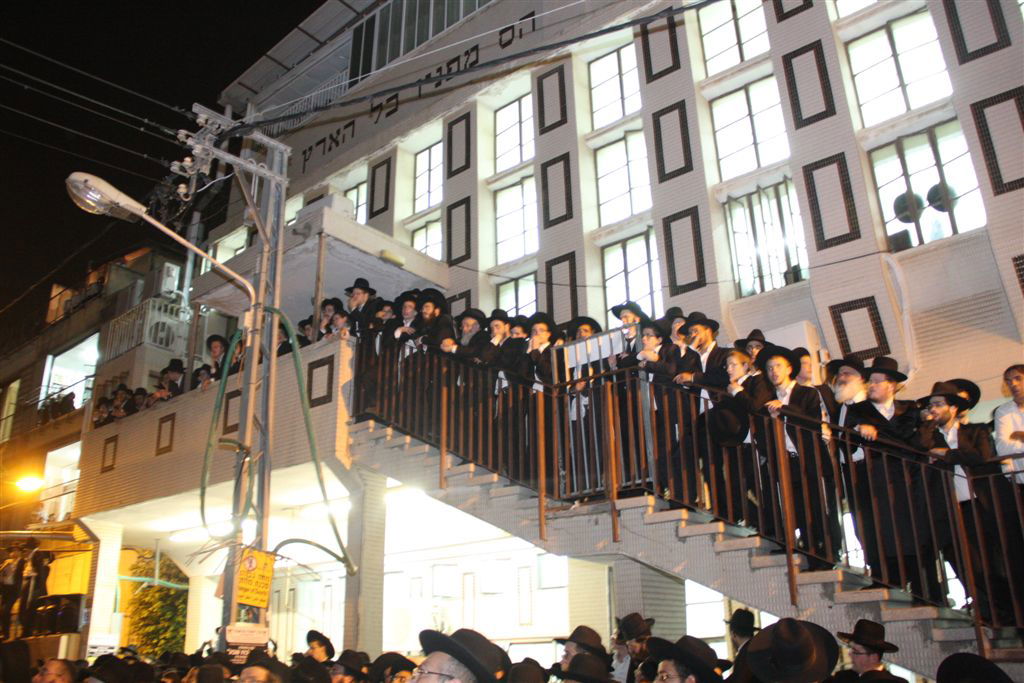 תיעוד: גדולי הדור מספידים את הרבנית קנייבסקי ע"ה