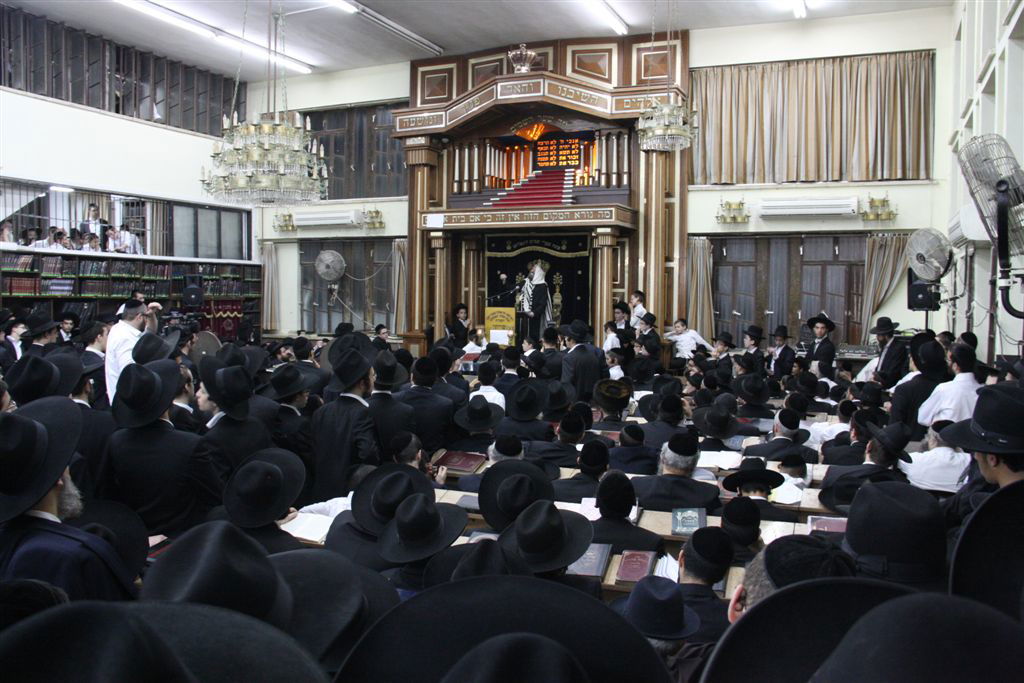 תיעוד: גדולי הדור מספידים את הרבנית קנייבסקי ע"ה