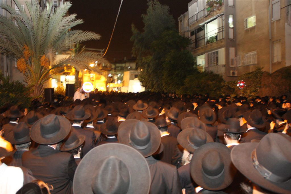 תיעוד: גדולי הדור מספידים את הרבנית קנייבסקי ע"ה